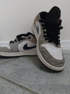 Nike Air Jordan 1 Low SE Flight Club